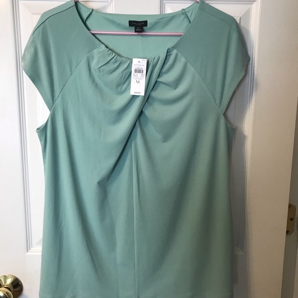 Pleated twist neck top - Picture 4 of 6